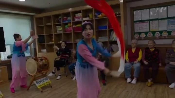 노인기관재능기부_1.jpg 이미지