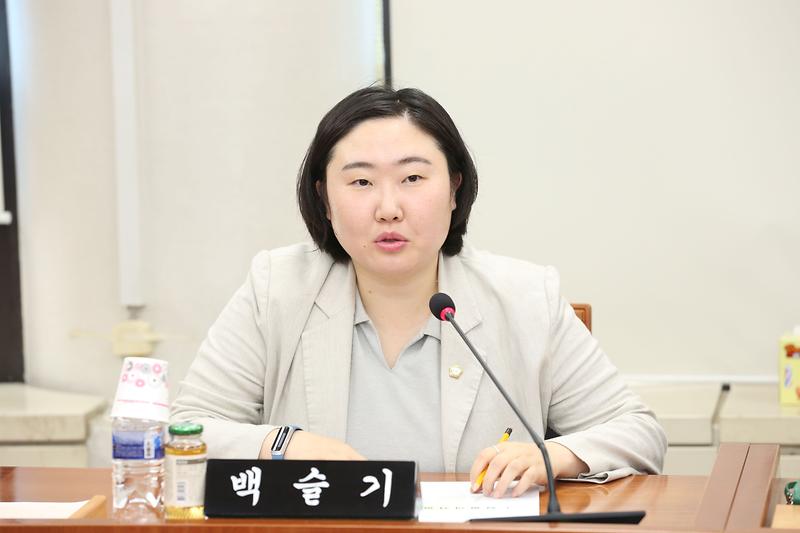 제268회 폐회중 제1차 의회운영위원회(백슬기 위원) 사진