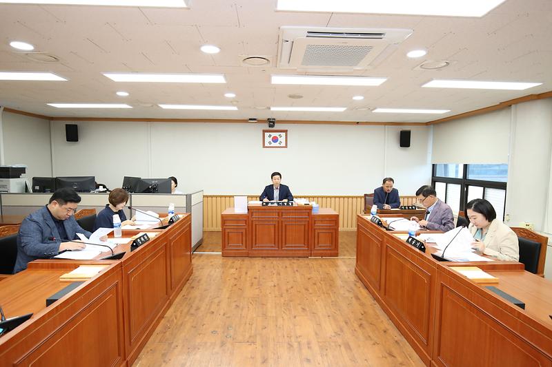 2024.08.22._제268회_폐회중_제2차_의회운영위원회_(17).jpg 이미지