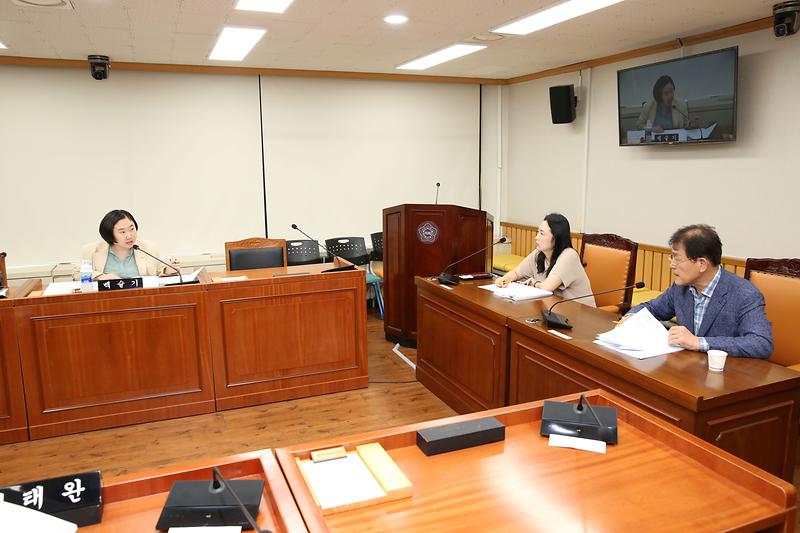 2024.08.22._제268회_폐회중_제2차_의회운영위원회_(30).jpg 이미지