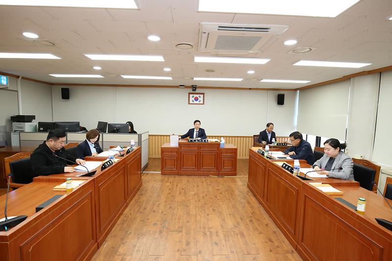 2024.11.06._제270회_폐회중_제1차_의회운영위원회_(13).jpg 이미지