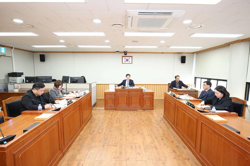 2025.03.17._제272회_폐회중_제1차_의회운영위원회_(8).jpg 이미지