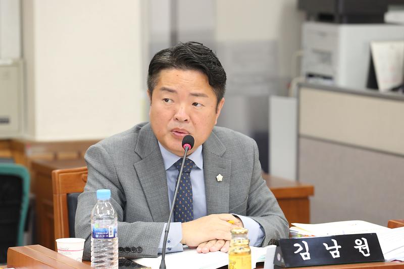 제263회 제3차 자치행정위원회 (2023.10.18.) (김남원 위원) 사진