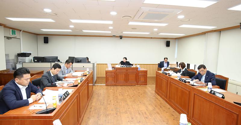 2023.10.19._제263회_제4차_자치행정위원회_(9).jpg 이미지