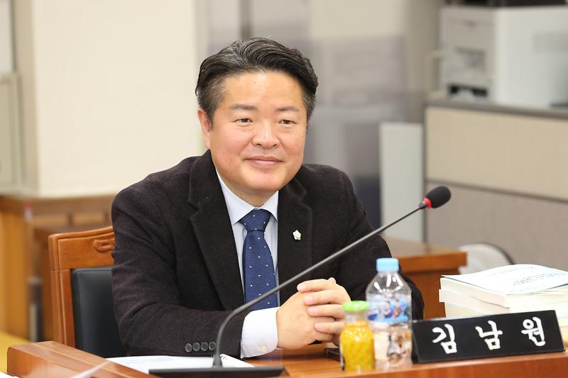 제264회 제4차 자치행정위원회 (2023.12.07.) (김남원 위원) 사진