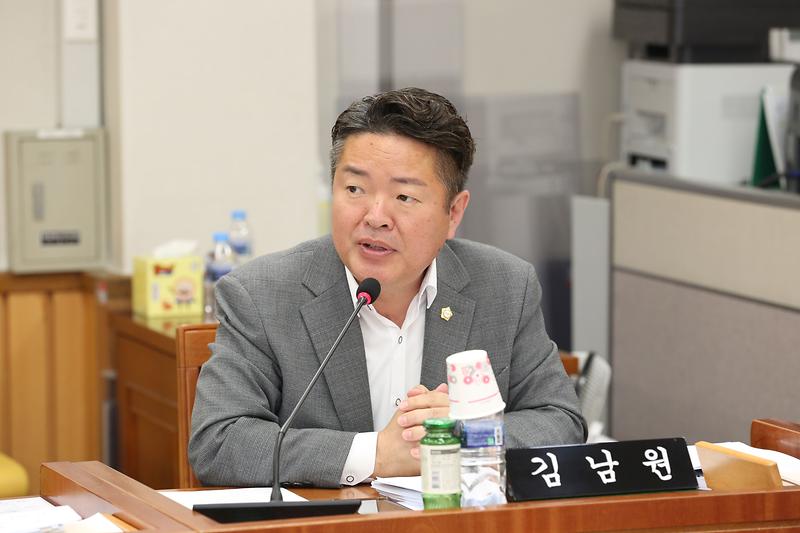 2024.04.24._제6차_자치행정위원회_(39).jpg 이미지