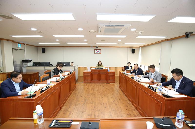 2024.10.11._제270회_제3차_기획행정위원회_(11).jpg 이미지