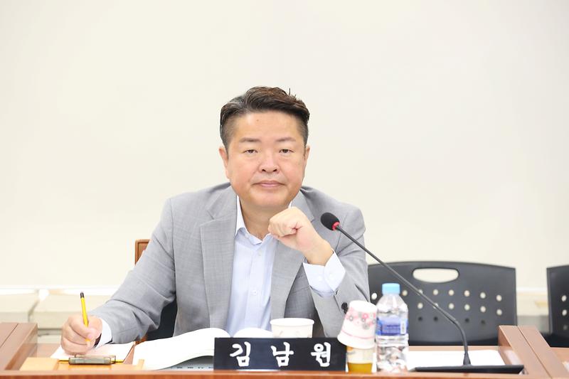 제270회 제3차 기획행정위원회(김남원 위원) 사진