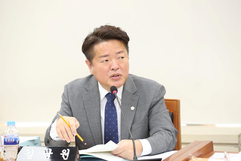 제271회 제2차 기획행정위원회(김남원 위원) 사진