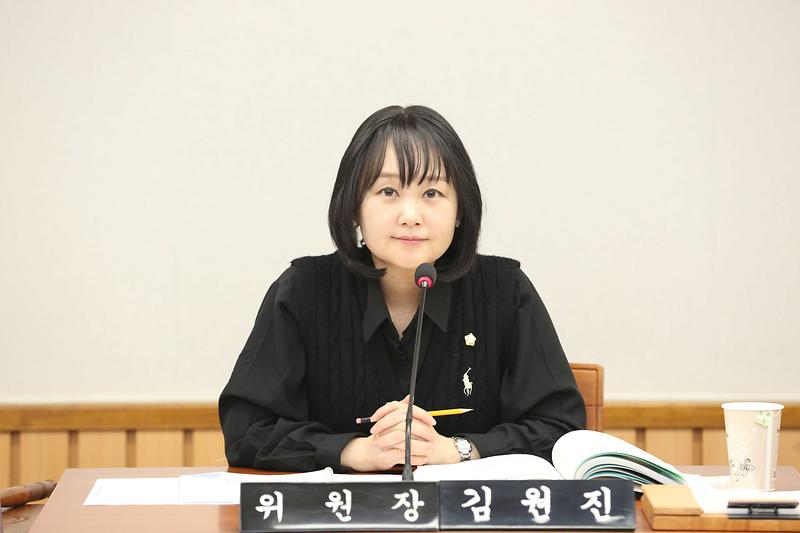 2025.02.11._제272회_제3차_기획행정위원회_(45).jpg 이미지