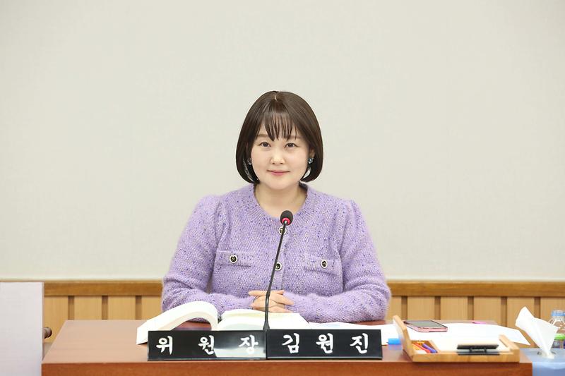 2025.04.02._제273회_제2차_기획행정위원회_(27).jpg 이미지