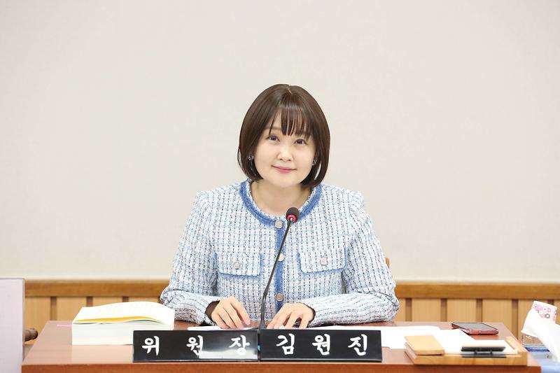 2025.04.03._제273회_제3차_기획행정위원회_(14).jpg 이미지