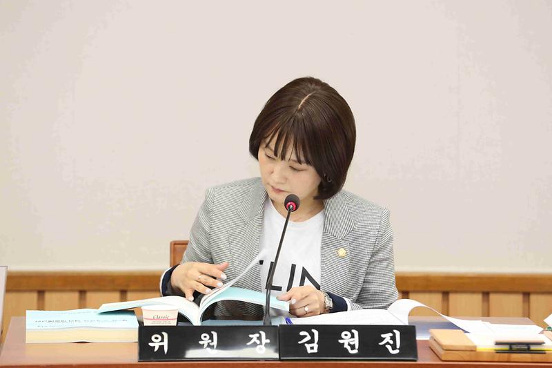 2025.06.12._제274회_제2차_기획행정위원회_(31).jpg 이미지