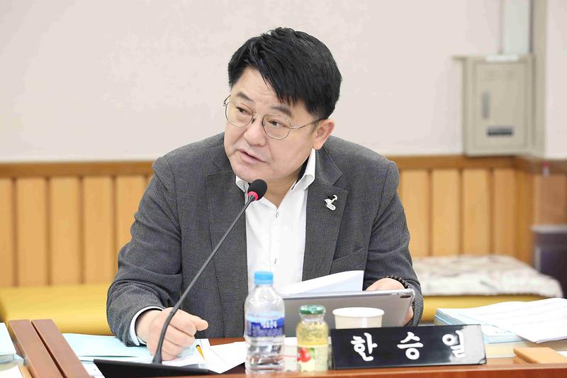 2025.06.13._제274회_제3차_기획행정위원회_(36).jpg 이미지
