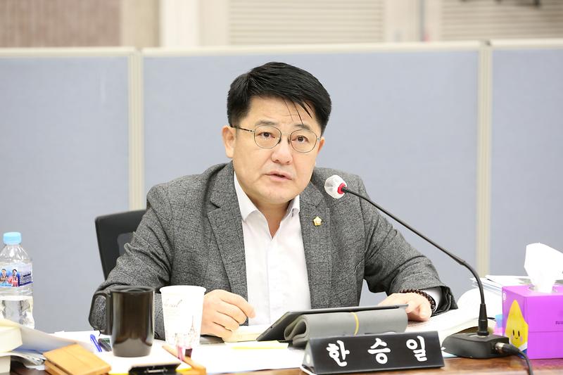 2024년 행정사무감사 5일차(한승일 위원) 사진