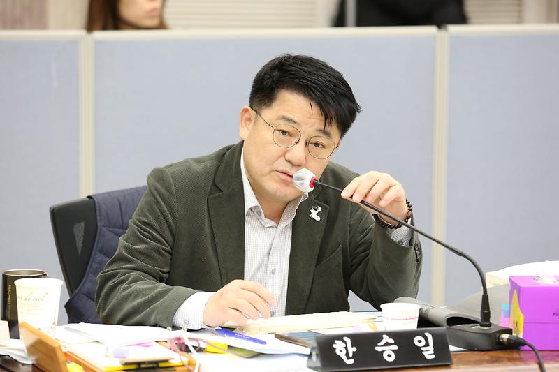 2024년 행정사무감사 6일차(한승일 위원) 사진