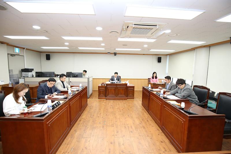 2023-02-27_보도자료_사진(인천_서구의회,_검암경서동_주민자치회_행정사무조사_특위_활동_본격화)(크기조정).jpg 이미지