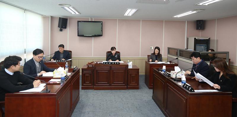의회운영위원회 (2019년도 주요업무보고, 조례안 심사 및 기타 안건 처리) 사진