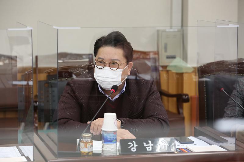 2021.02.17._제242회_제1차_자치행정위원회__(14).jpg 이미지