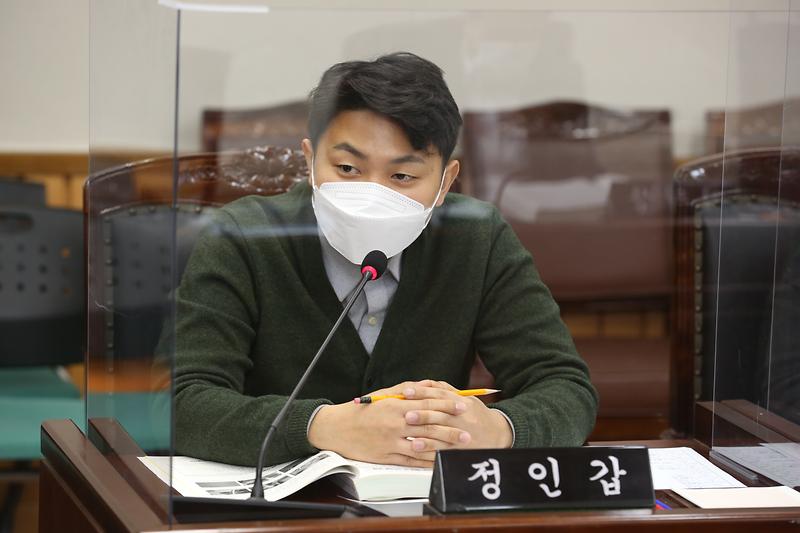 2021.02.24._제242회_제5차_자치행정위원회__(18).jpg 이미지