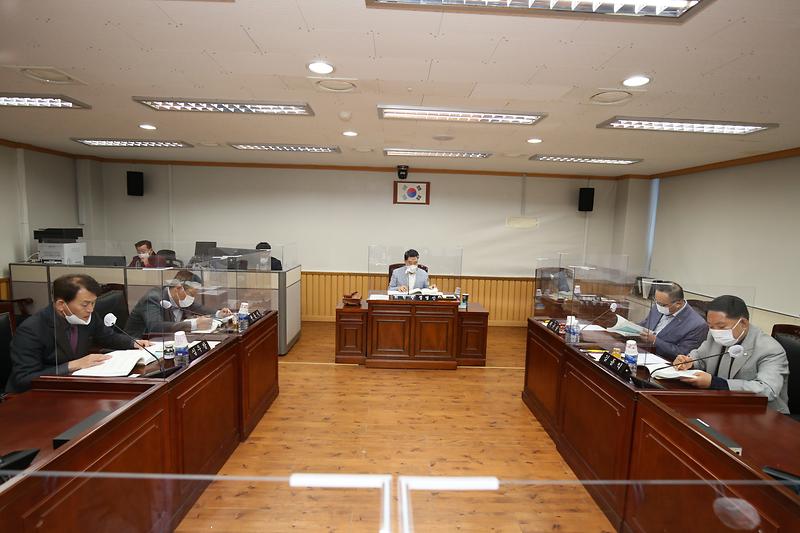 제243회 인천광역시 서구의회 임시회 제5차 복지도시위원회(2021.04.12.) 사진