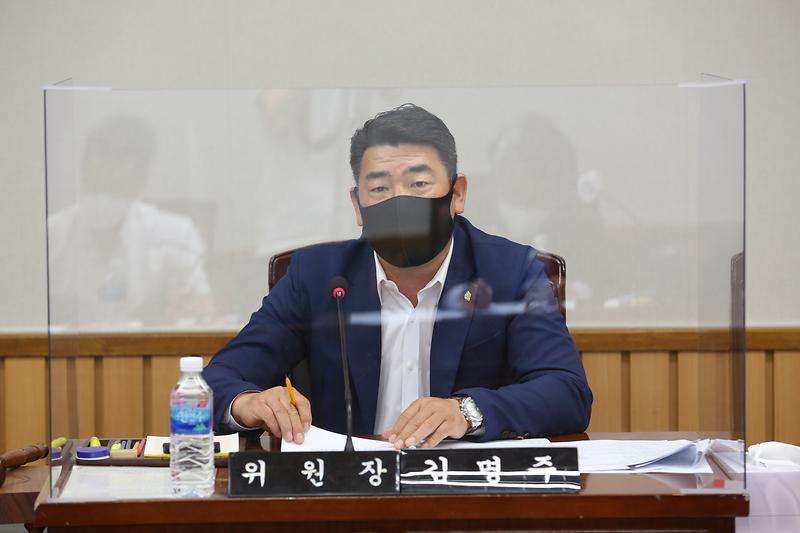 2021.05.25._제243회_폐회중_제1차_의회운영위원회_(10).jpg 이미지