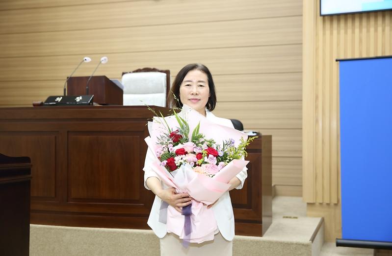 신임 의장 고선희 의원 선출(2023.06.15.) 사진