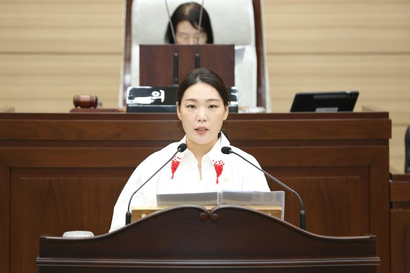 제 283회 임시회 제2차 본회의에서 5분 자유발언 중인 이세리 의원 사진