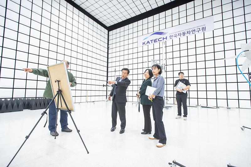 1._서해구,_커넥티드카_인증센터_방문...미래_모빌리티_산업_지원_방안_모색1.jpg 이미지