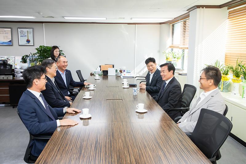 3._서해구,_5개_기업_후원_3,000만_원으로_저소득_어르신_1,500명_경로잔치_개최.jpg 이미지