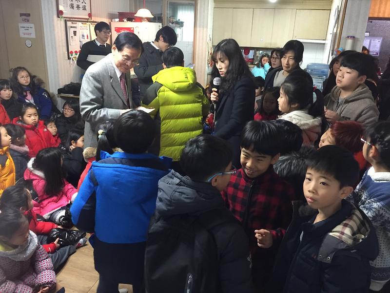 동문경로당_성탄전야선물이벤트_및_동문꿈나무_선발_2.jpg 이미지