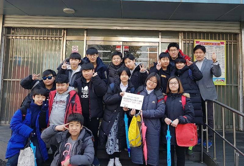 천마초등학교_6학년_학생_일동_나눔장터_수익금_전액_쾌척.jpg 이미지