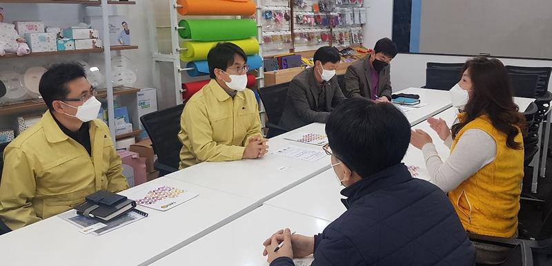 1이재현_서구청장,_마스크_제조업체_등_현장방문_(2).jpg 이미지