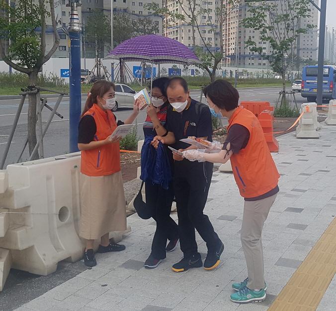 2서구,_코로나19_극복_새로운_일상_속_‘치매_인식개선_캠페인’_진행_(2).jpg 이미지