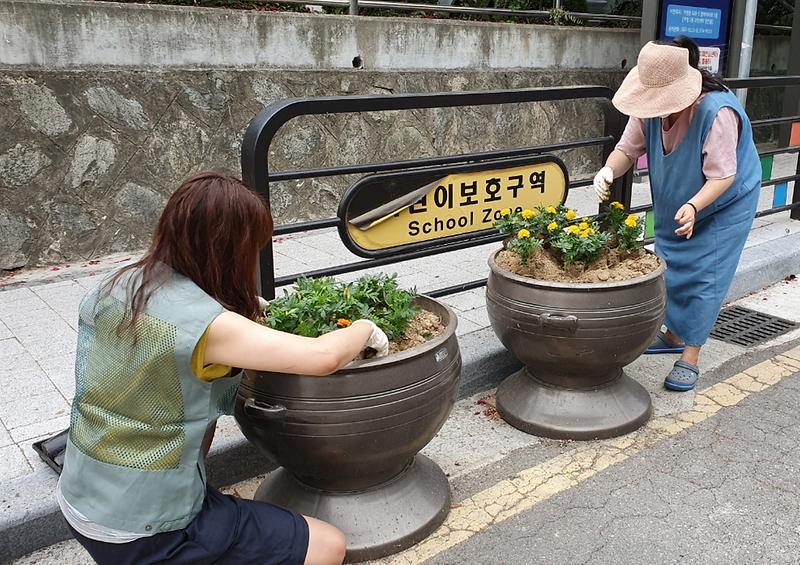 4가좌2동,_‘우리_동네_골목길_꽃길_조성사업’_마쳐_(2).jpg 이미지