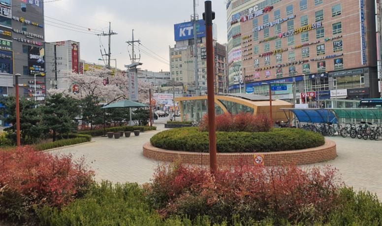 4서구,_검단사거리역_미관광장_‘도심_속_쉼터’로_리모델링.jpg 이미지