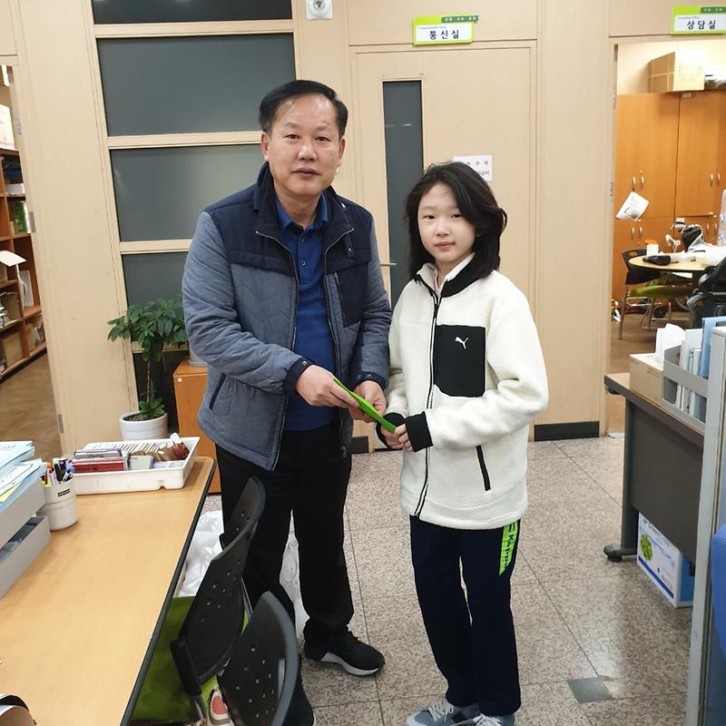 “초등학생도_왔어요!”...당하동_초등생_2명,_‘코로나19_퇴치’_기부_동참__수정보도자료-2_최혜린.jpg 이미지