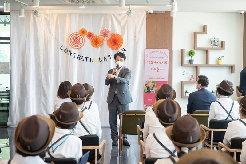 1서구,_전문성_갖춘_시니어_뜬다...‘시소(senior-social)_파티플래너’_과정_수료식__(1).jpg 이미지