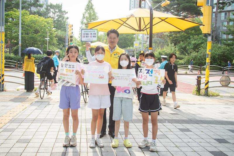 3서구,_3일_청라초서_교통사고예방위한_교통안전_기관합동_캠페인__(3).jpg 이미지