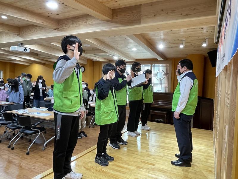7서구자원봉사센터,_가족_구성원이_함께_참여하는_‘가족봉사단’_활동_시작__(2).jpg 이미지
