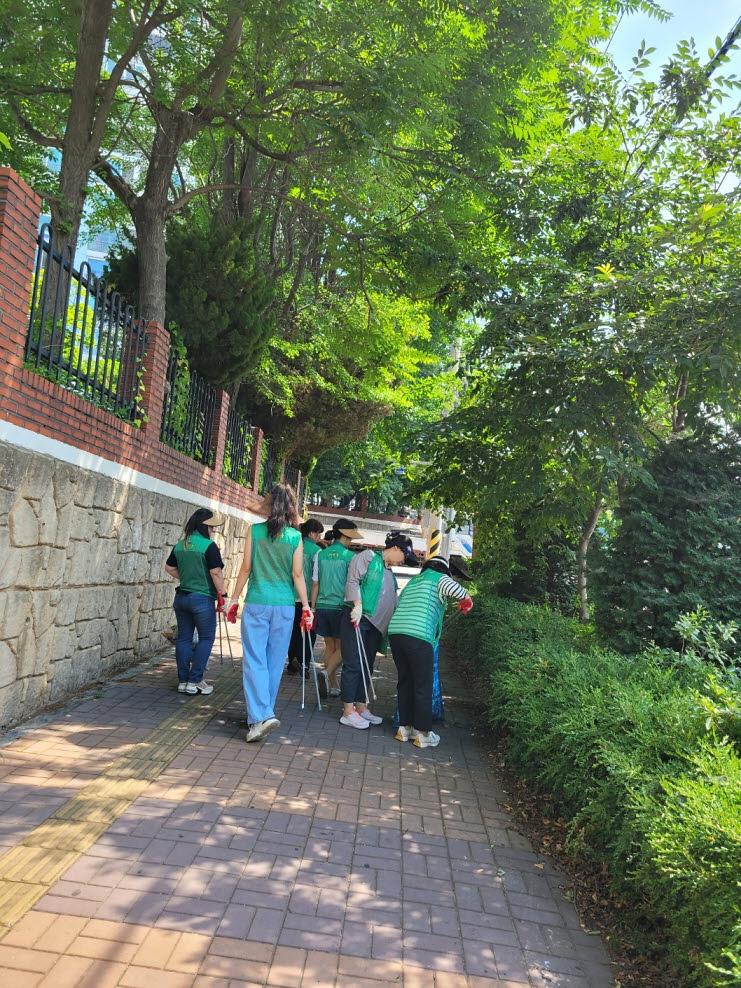 8“마을_가꾸기에_솔선수범”···가좌2동_새마을부녀회,_환경정비__(2).jpg 이미지