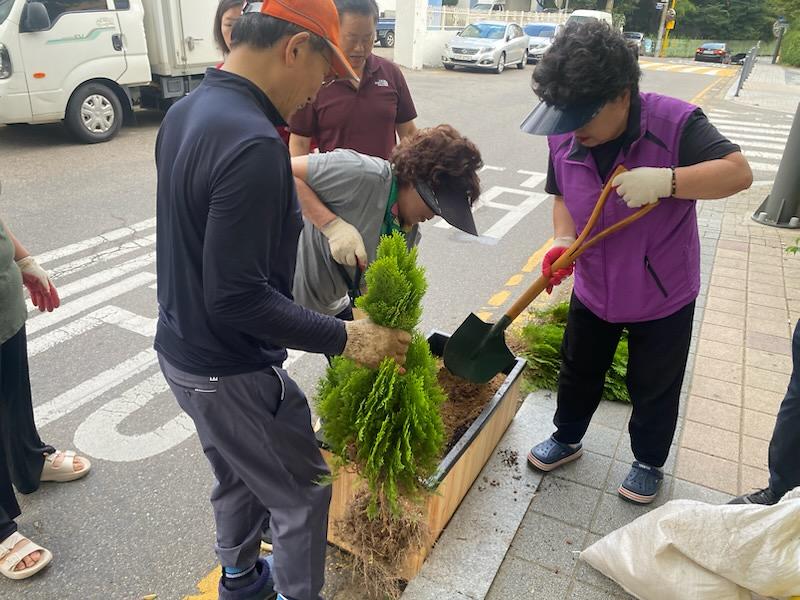 2._가좌3동_주민자치회,_가좌3동_녹색_골목길_만들기_행사_성료1.jpg 이미지