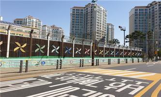 단봉초 앞 도로 가드레일 꽃길 걸이 설치 시행 전 현장사진