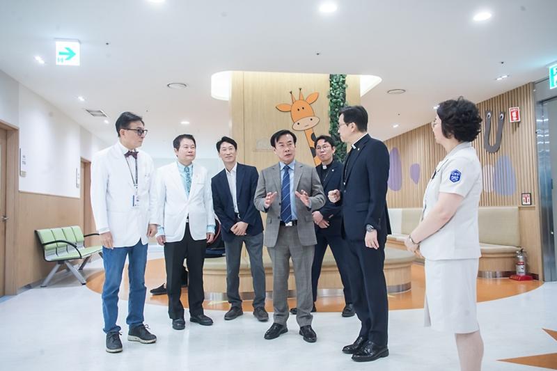 1._서해구,_추석_연휴_응급의료체계_현장점검_국제성모병원1.jpg 이미지